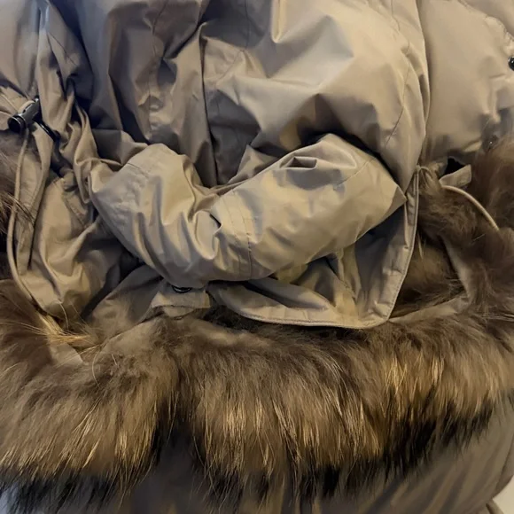 Burberry Tan Quilted Vest with Check Lining - Picture 7 of 7